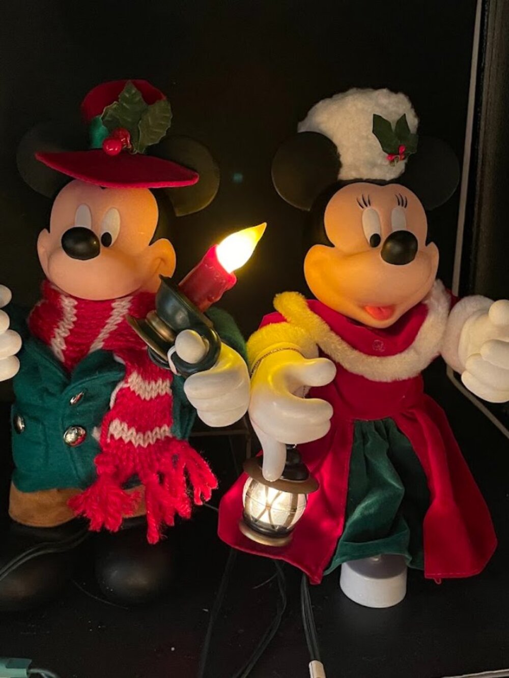 Santa's Best Disney Mickey and Minnie Mouse Lighted Animated Caroling Christmas